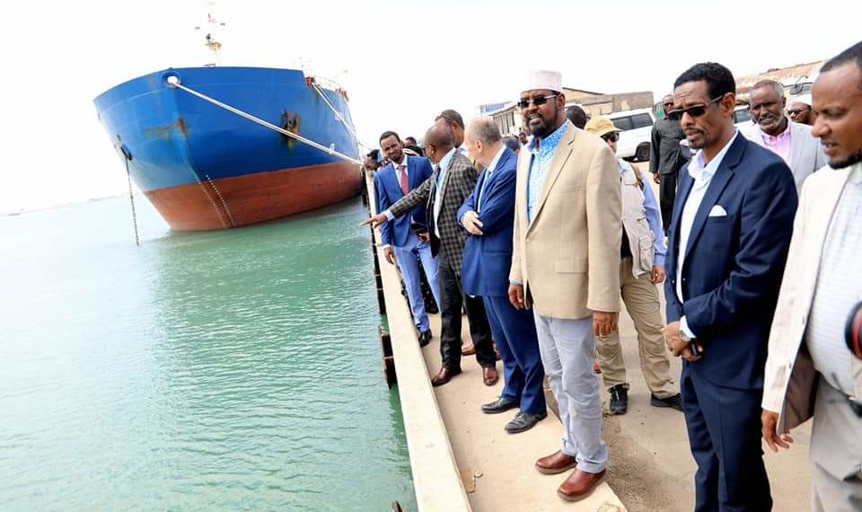 Somalia and Italy sign agreement to remove wrecked ship near the quay in Kismayo port