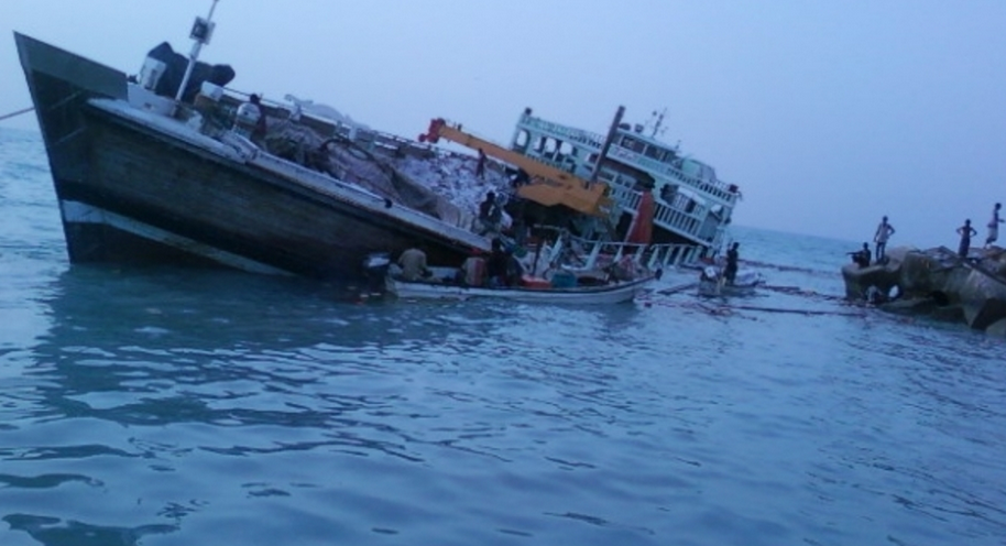 Commercial ship runs aground in Bosasso